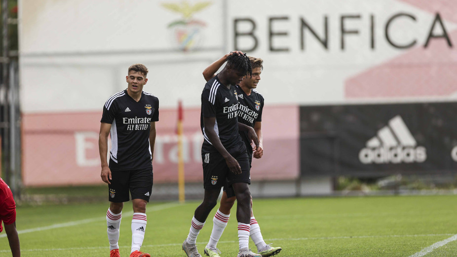 Jogadores festejam o primeiro golo