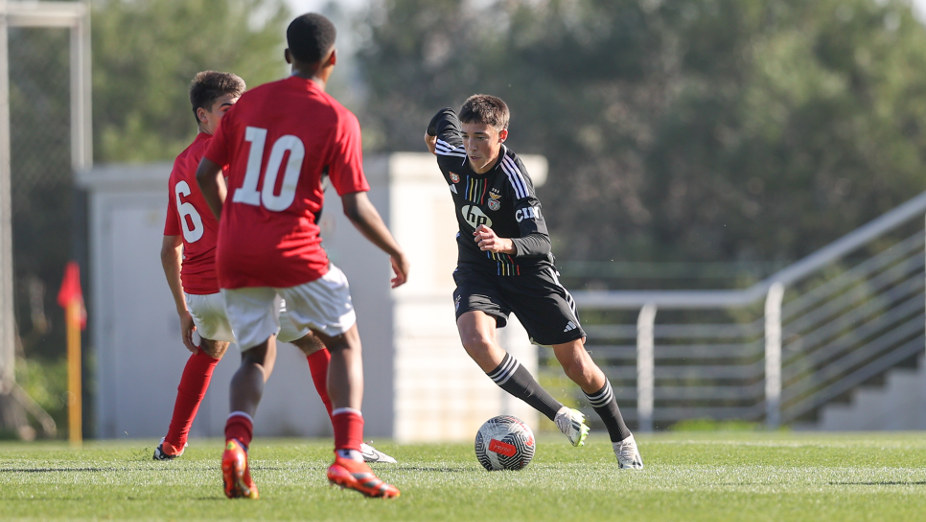 Juvenis do Benfica frente ao Sacavenense