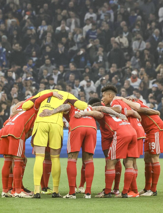 Equipa do Benfica reunida