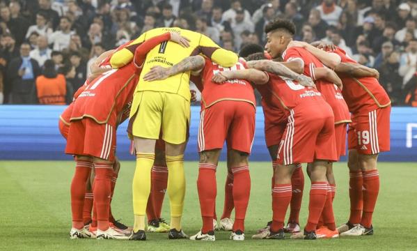 Equipa do Benfica reunida