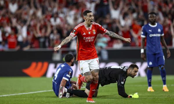 Di Mar&#237;a c&#233;l&#232;bre le 2-0