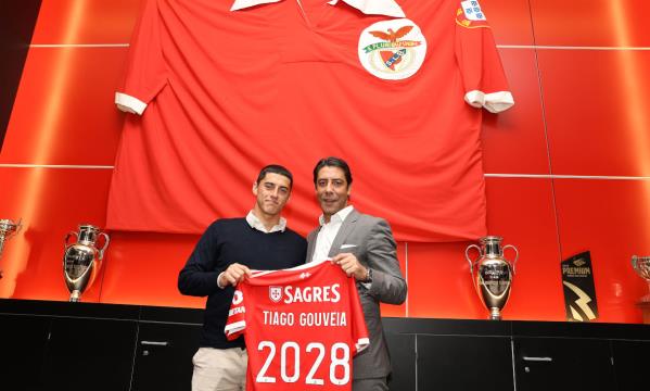 Tiago Gouveia and President Rui Costa