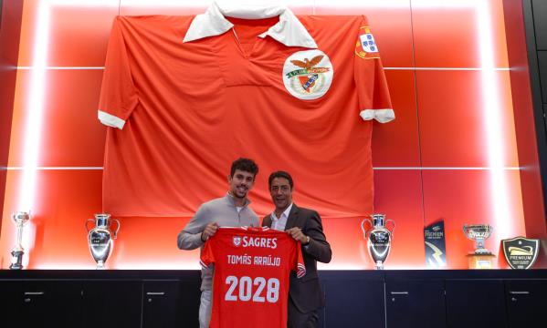 Tom&#225;s Ara&#250;jo com o Presidente Rui Costa