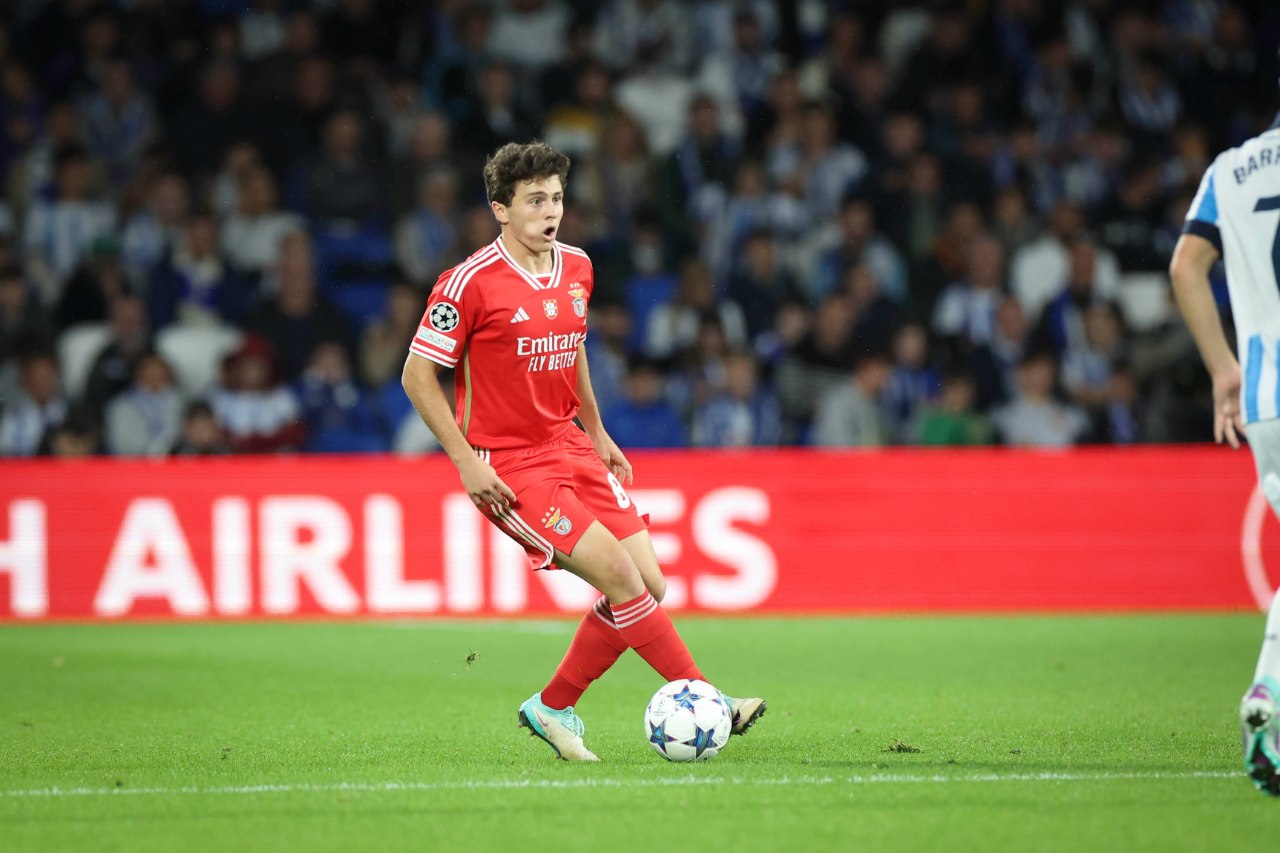 João Neves, en la derrota por 3 a 1 contra la Real Sociedad en el Reale Arena. Fuente: SL Benfica