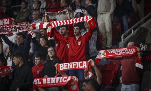 Adeptos do Benfica no Pavilh&#227;o 