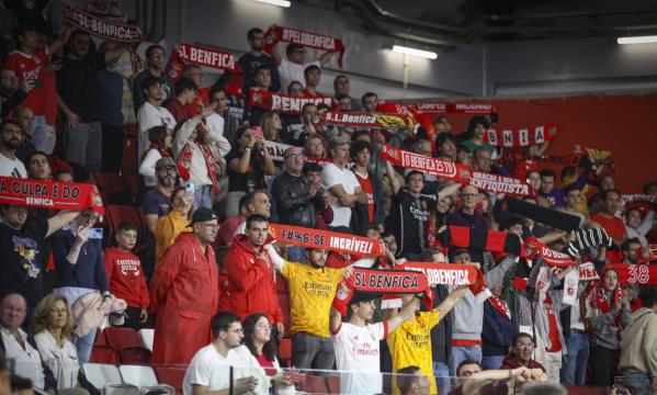 Adeptos do Benfica no Pavilhão Fidelidade