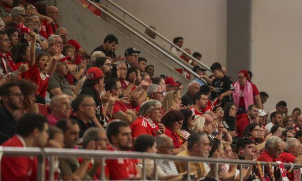 Adeptos do Benfica no Pavilh&#227;o n.&#186; 2 da Luz