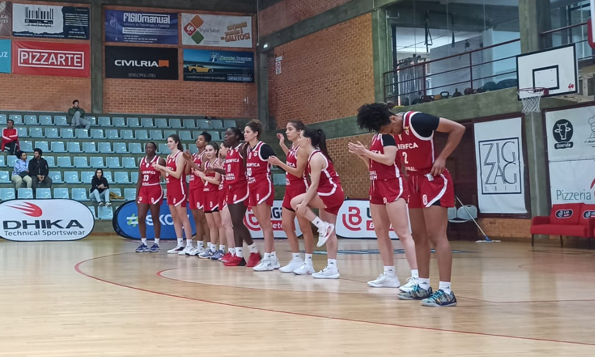 Equipa do Benfica alinhada