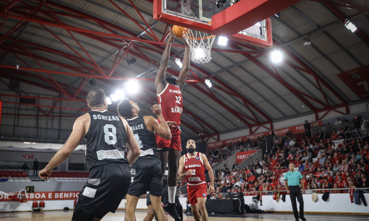 Entrada 'à campeão'. Benfica trava PAOK na Champions de basquetebol