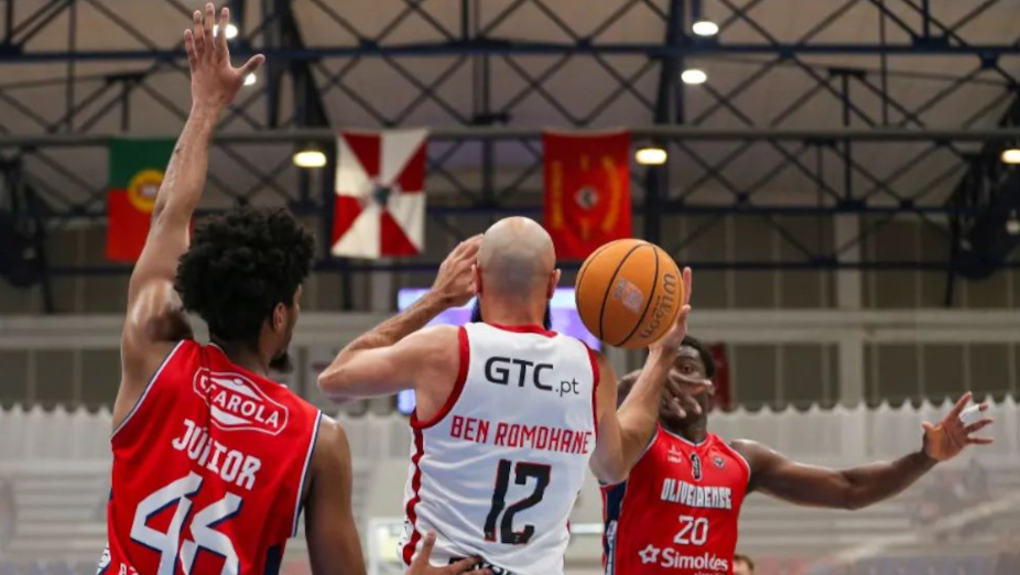 Oliveirense-Benfica
