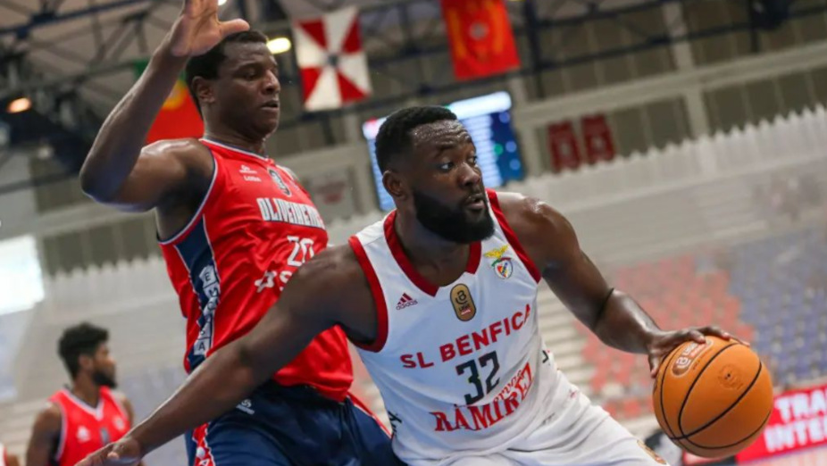 Oliveirense-Benfica