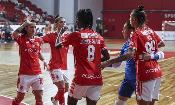 Jogadoras do Benfica festejam