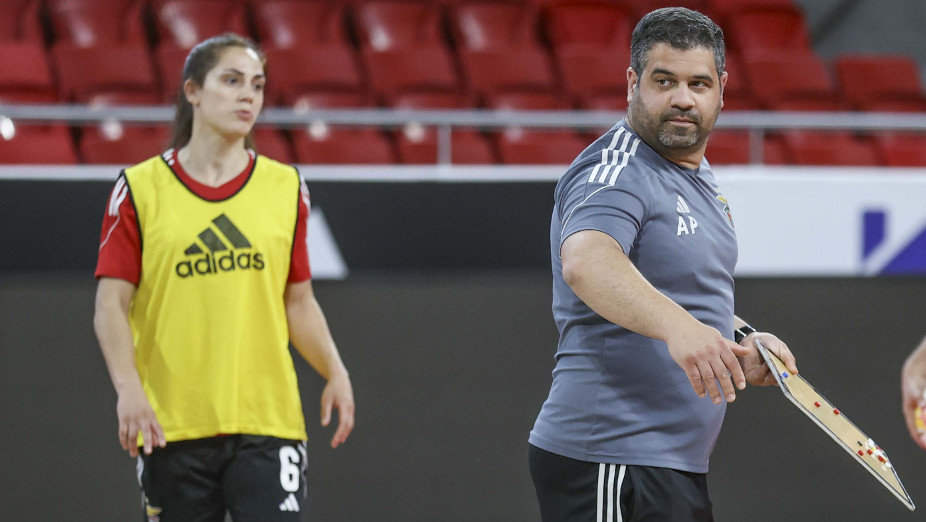 A Hora do sonho pela mão de Roger Schmidt