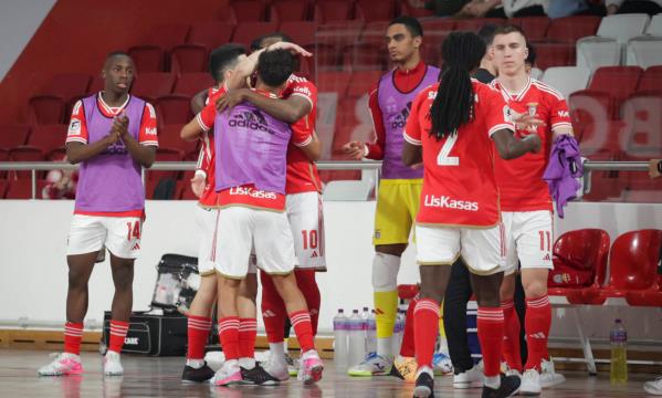 Jogadores do Benfica a festejar