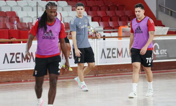M&#225;rio Silva durante um treino de prepara&#231;&#227;o para a Champions 