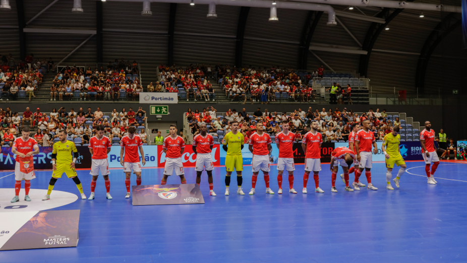 Equipa do Benfica alinhada