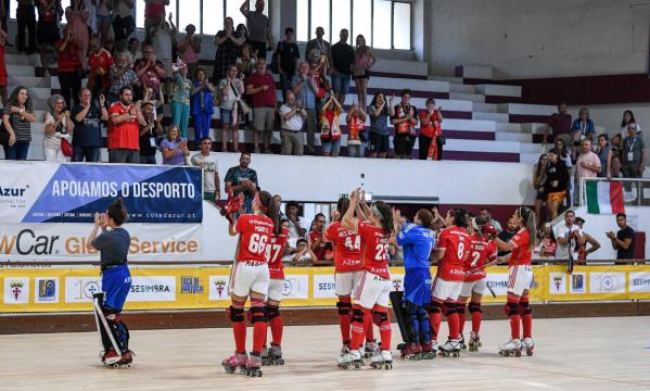 Equipa festeja com os adeptos 