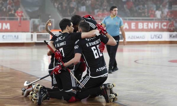 Jogadores do Benfica a festejar um golo