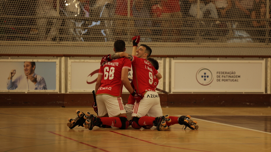 Jogadores do Benfica festejam um golo