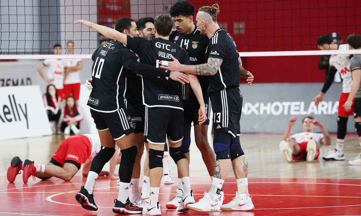 Equipa a festejar um ponto