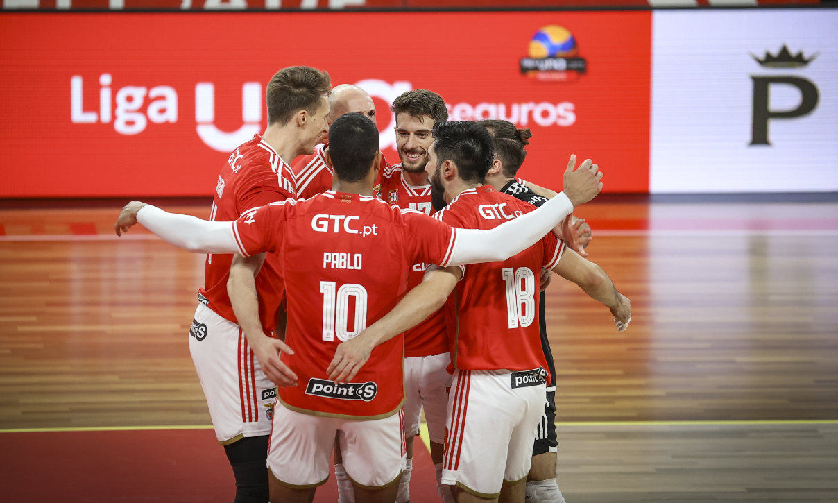 Equipa a festejar um ponto