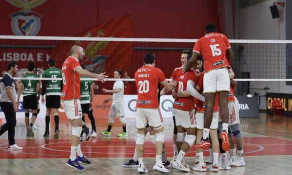 Benfica players celebrate derby win