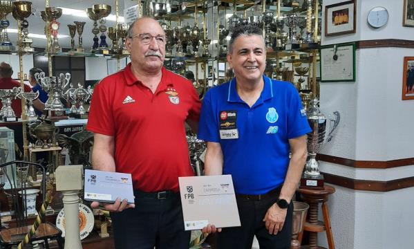 Vasco Gomes &#224; esquerda