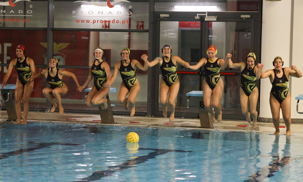 Equipa feminina de polo aquático do Benfica
