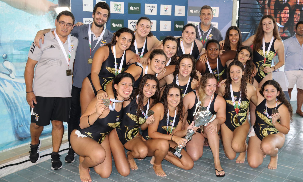 Equipa feminina de polo aquático do Benfica vencedora da Supertaça 2023/24