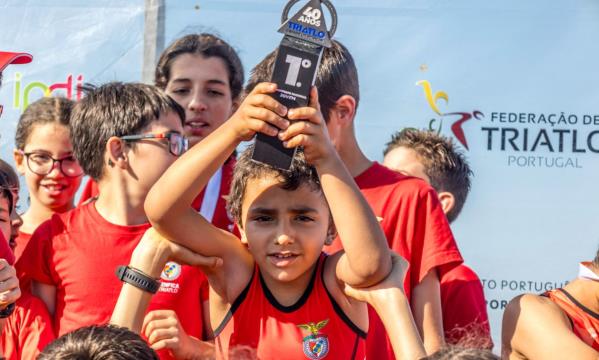 Trof&#233;u da terceira etapa do Campeonato Nacional Jovem de Clubes
