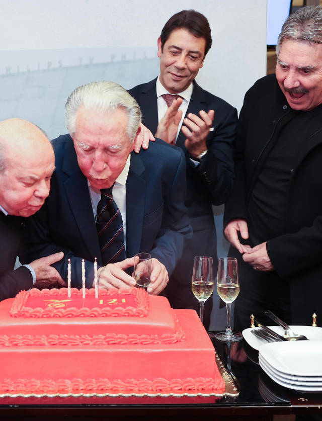 Presidente Rui Costa com as gl&#243;rias Ant&#243;nio Sim&#245;es, Jos&#233; Augusto e Toni