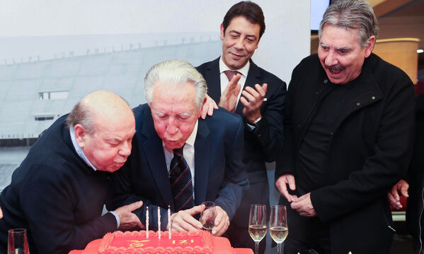 Presidente Rui Costa com as gl&#243;rias Ant&#243;nio Sim&#245;es, Jos&#233; Augusto e Toni
