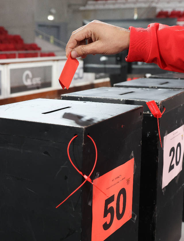 Vota&#231;&#227;o come&#231;ou &#224;s 9h30