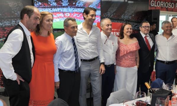 Presidente Rui Costa com os membros da Dire&#231;&#227;o da Casa Benfica Gen&#232;ve