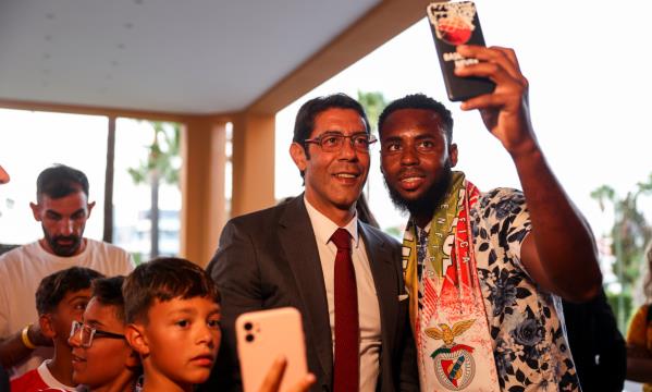 Presidente Rui Costa con los Benfiquistas