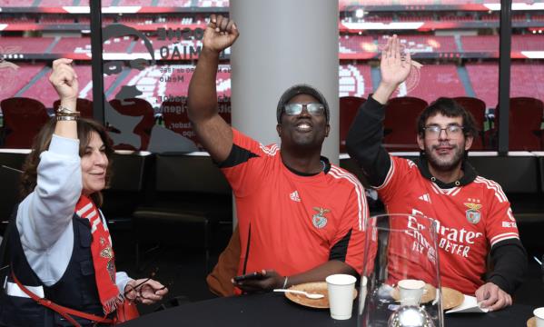 Natal solid&#225;rio no Est&#225;dio da Luz