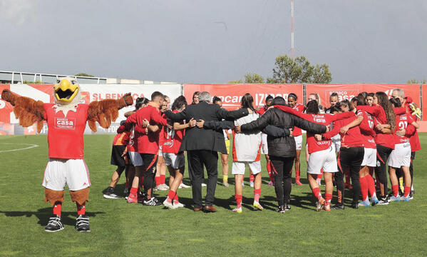 Equipa feminina de futebol do Benfica