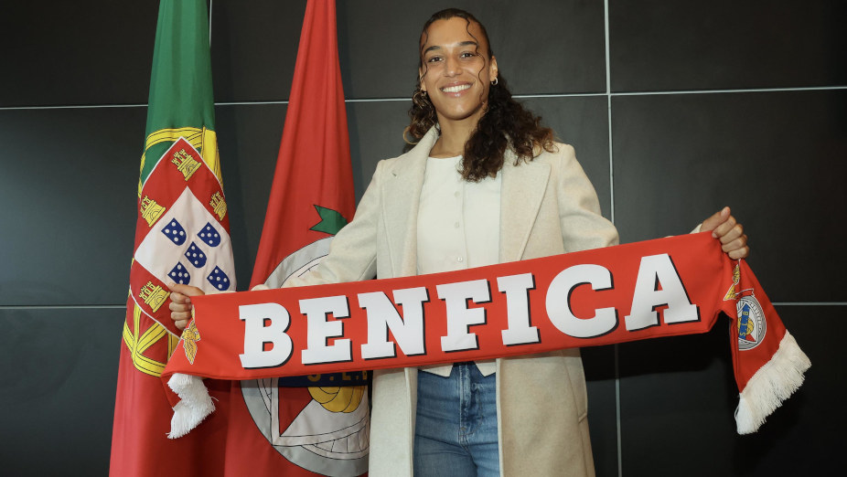 Renovação de contrato de Andreia Norton