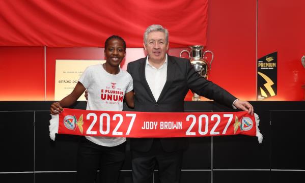 Jody Brown con el vicepresidente Fernando Tavares