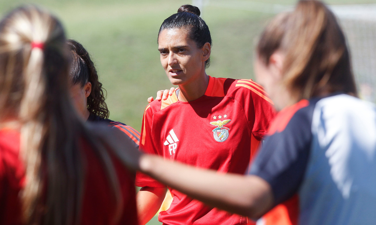 Treino da equipa feminina no Benfica Campus