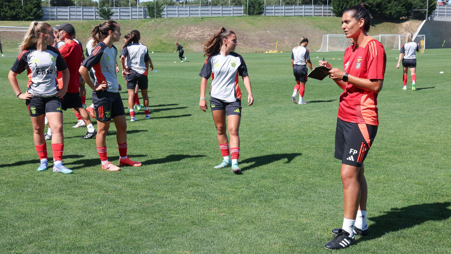 Treino da equipa feminina no Benfica Campus