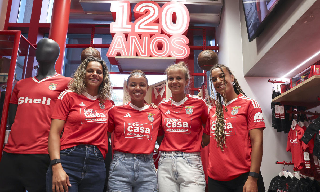 Sessão de autógrafos tetracampeãs
