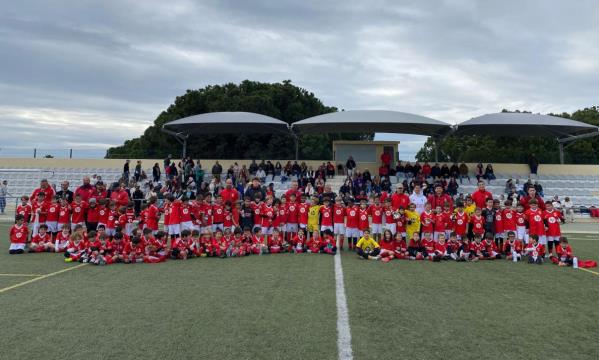 Cerca de 100 atletas alinharam no Estádio Municipal de Almancil