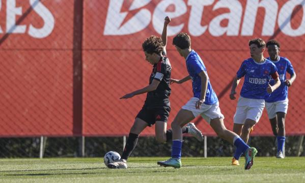 Afonso Bald&#233; com a bola