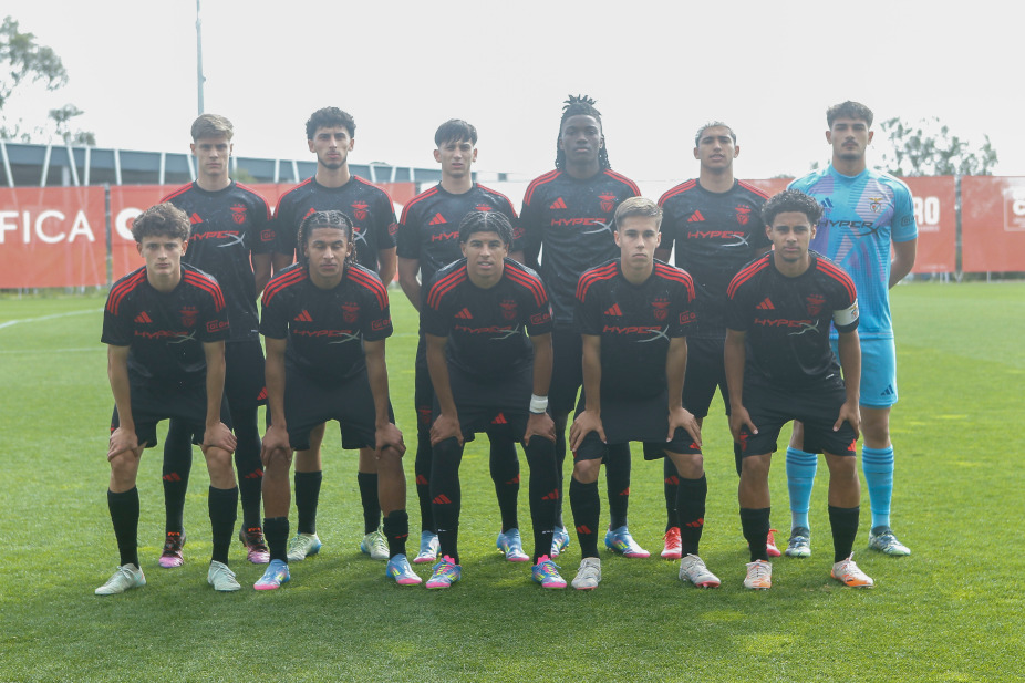 Equipa inicial no jogo Benfica-SC Braga em juniores