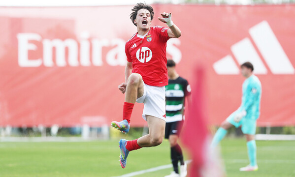 Gil Neves marcou um hat-trick