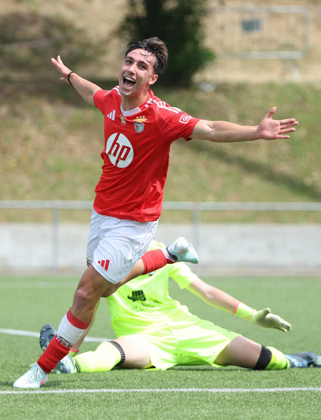 Tom&#225;s Soares anotou o 0-2