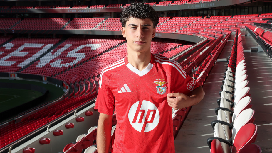 Assinatura de contrato profissional do atleta Isaac Ferreira