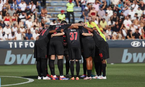 Equipa reunida