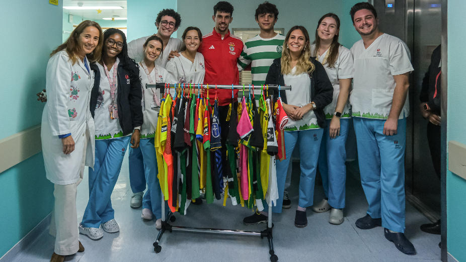 Benfica (Tomás Araújo) e Sporting (Eduardo Quaresma) juntos para levar alegria às crianças no IPO de Lisboa